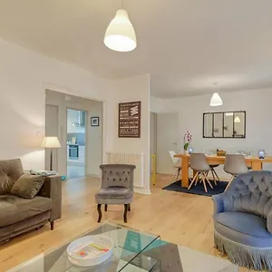 https://le-fougres-bel-appartement-avec-deux-chambres-et-place.inbrittany.com