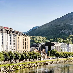 arcades-lourdes.midi-pyreneeshotels.com/